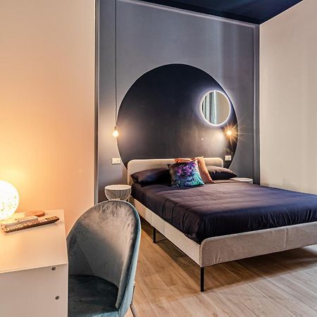 Moonlight Stylish Central, Hospital & Station Livorno Bagian luar foto