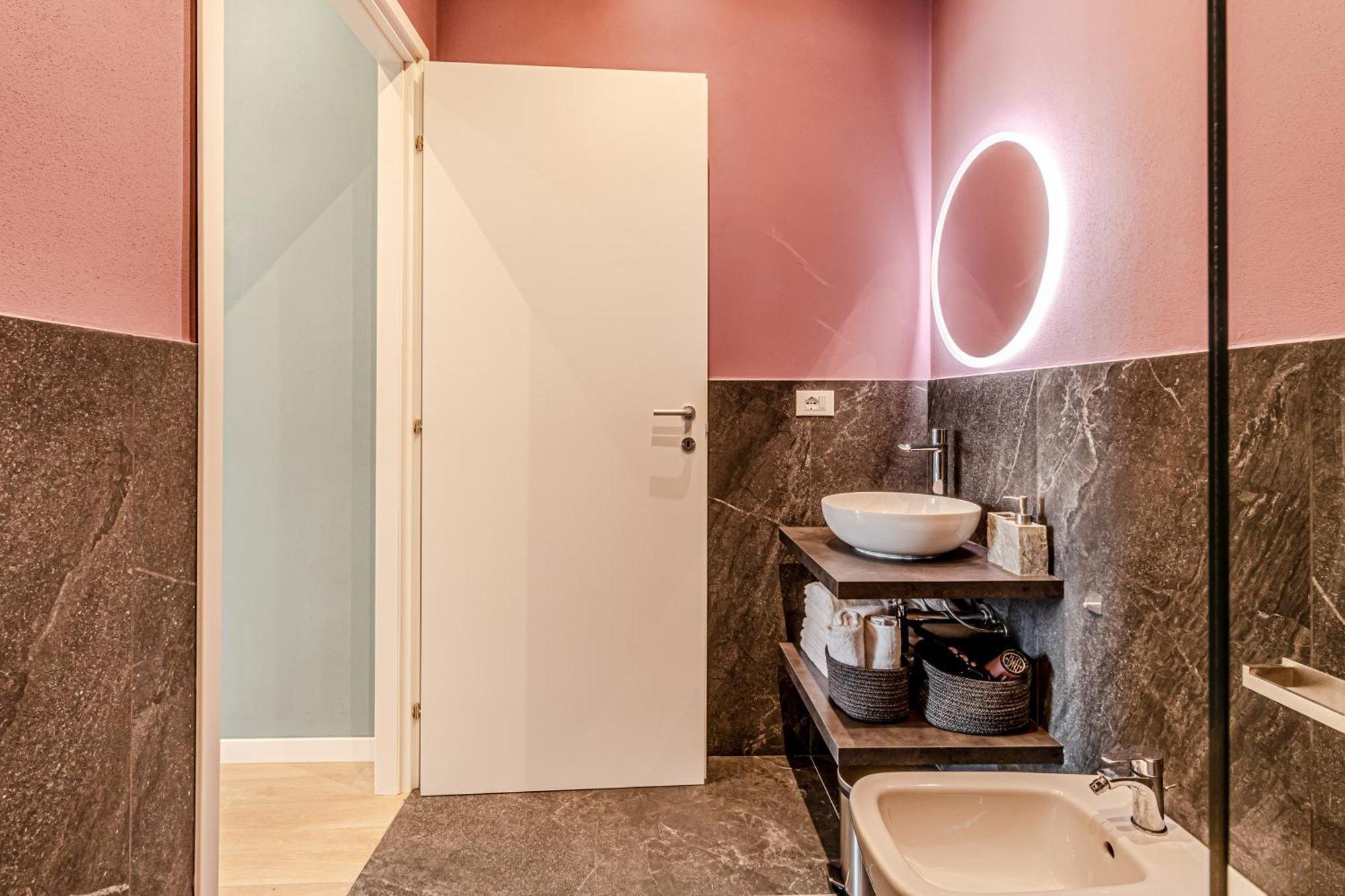 Moonlight Stylish Central, Hospital & Station Livorno Bagian luar foto