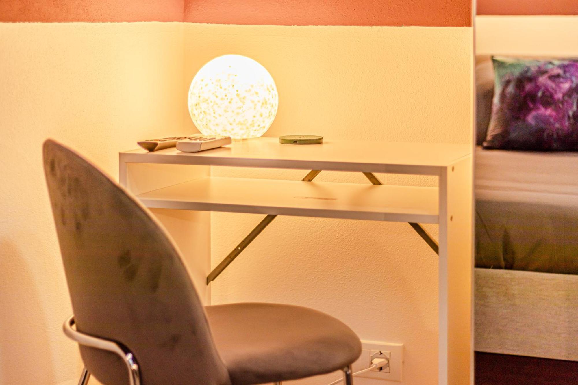 Moonlight Stylish Central, Hospital & Station Livorno Bagian luar foto