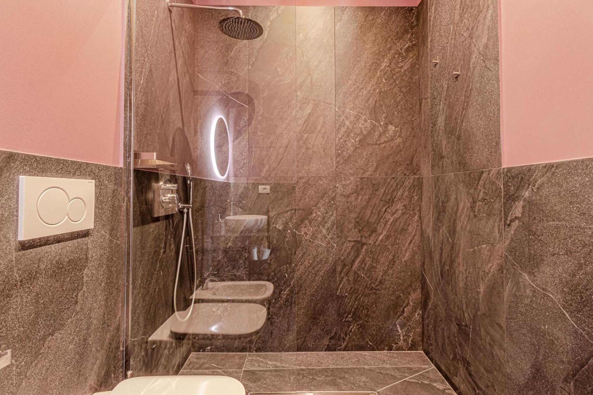Moonlight Stylish Central, Hospital & Station Livorno Bagian luar foto