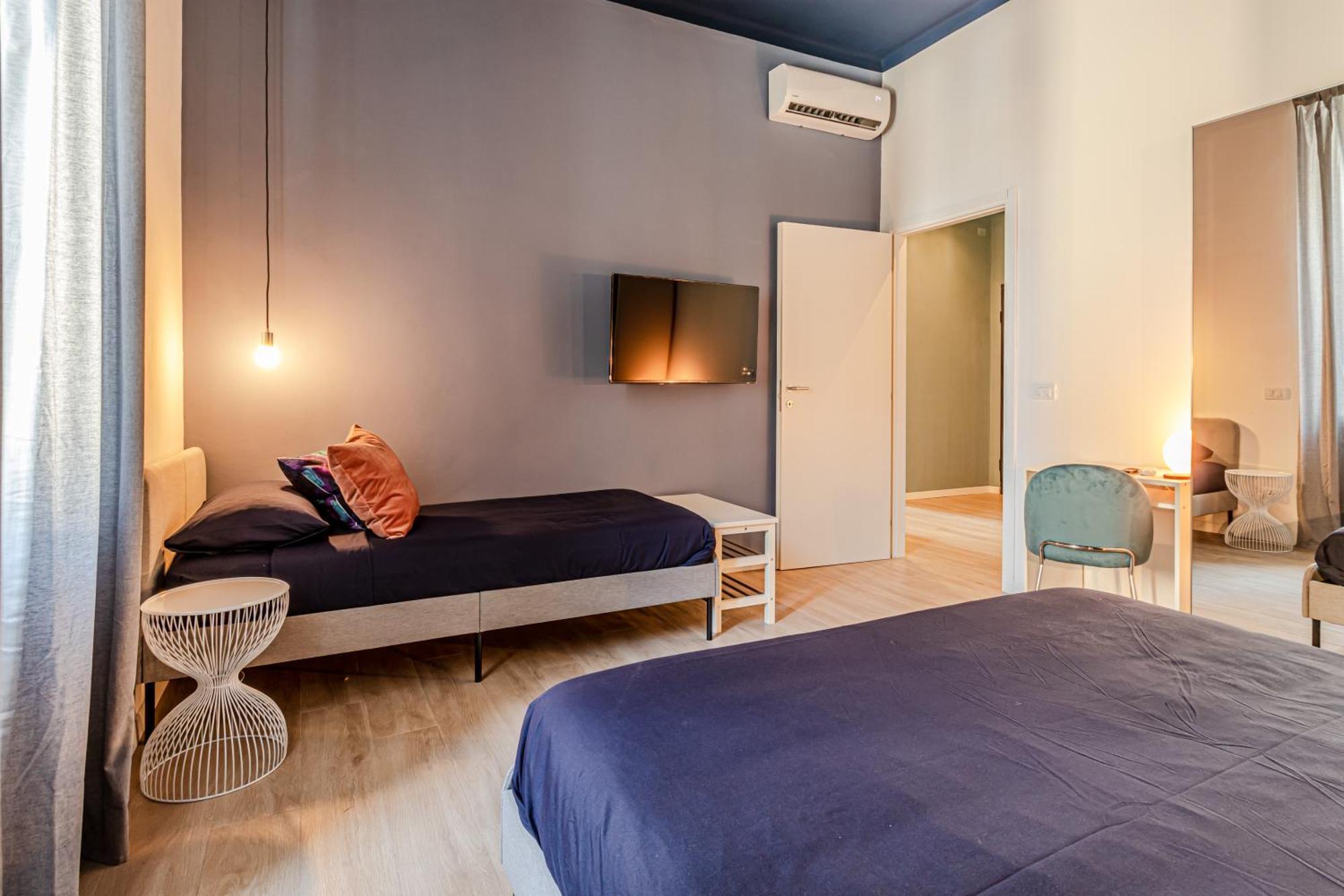 Moonlight Stylish Central, Hospital & Station Livorno Bagian luar foto