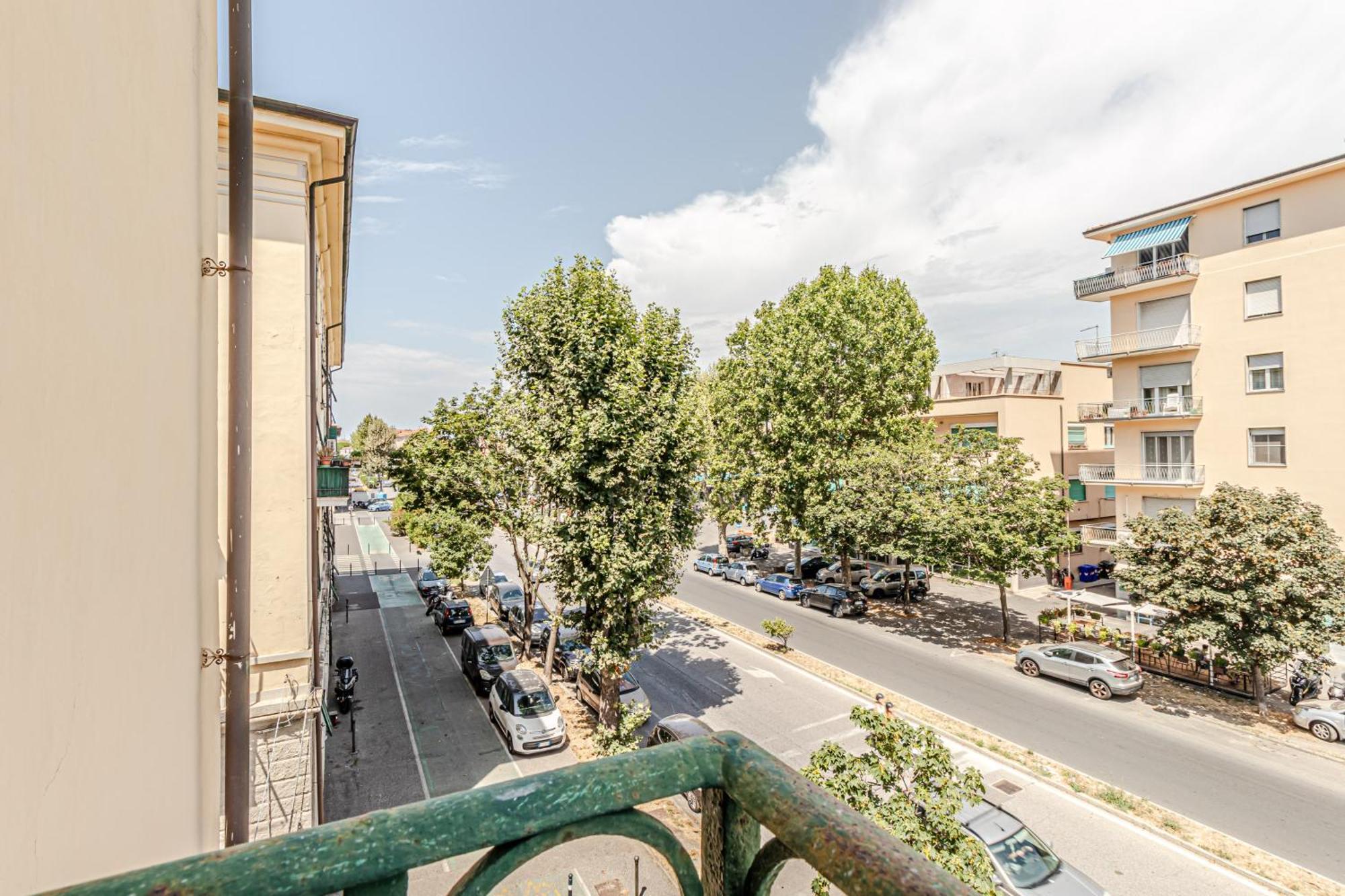 Moonlight Stylish Central, Hospital & Station Livorno Bagian luar foto
